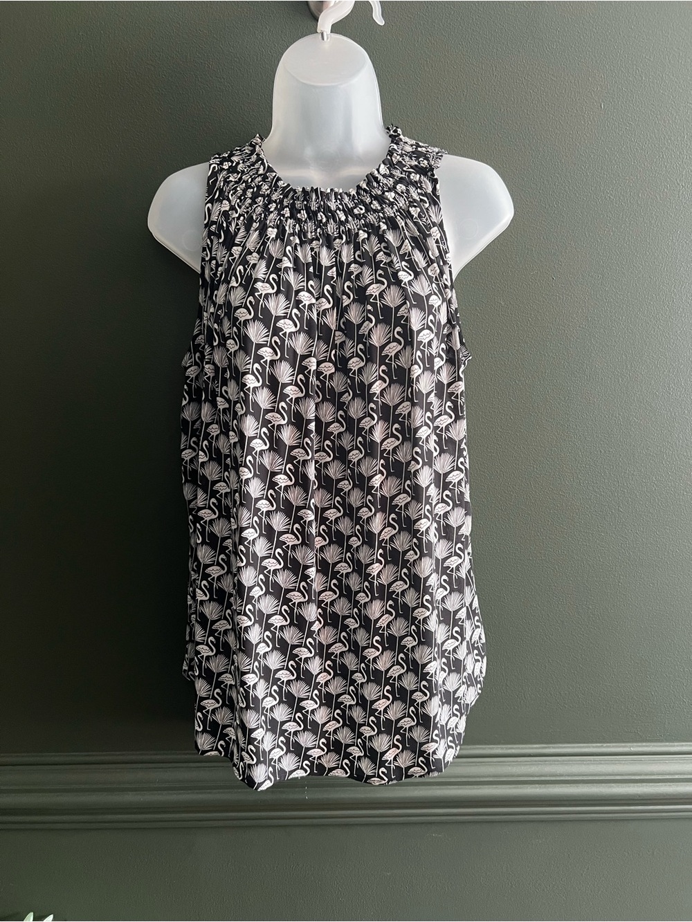 LOFT Womens Black & White Flamingo Print Sleeveless Smocked Neck Top
